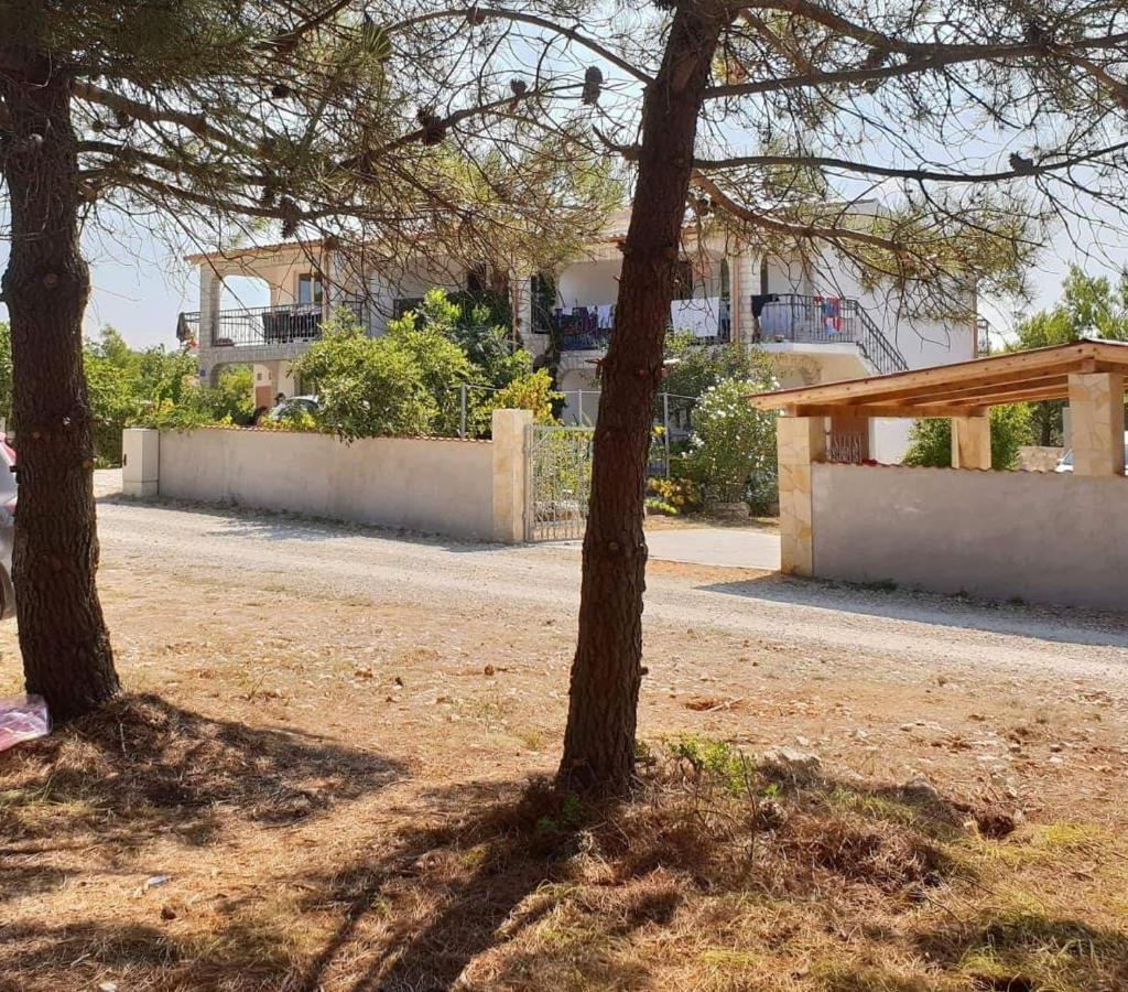 Apartmani Samanta Vir Luaran gambar