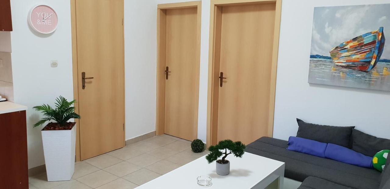 Apartmani Samanta Vir Luaran gambar
